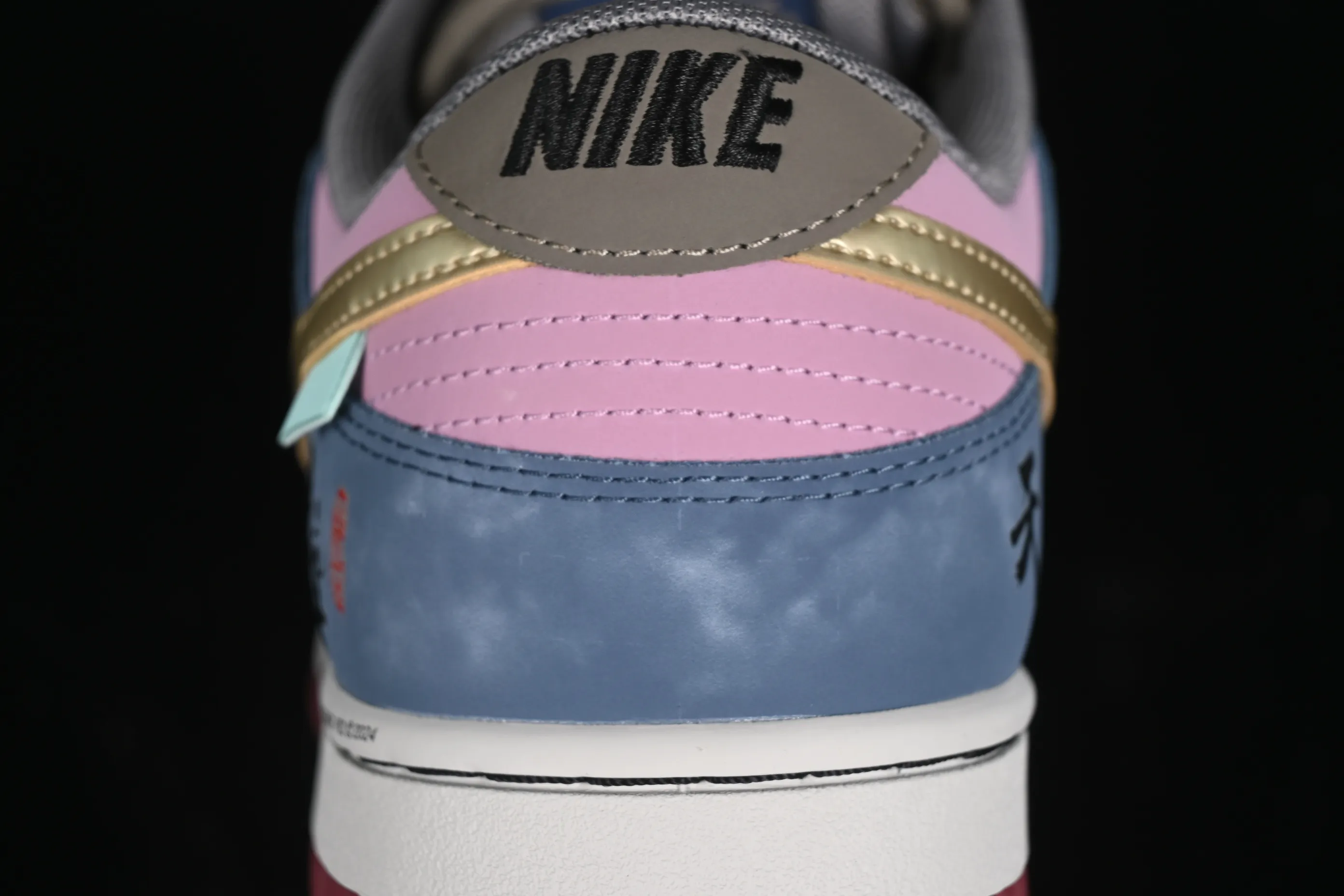 All Categories Nk SB Dunk Series Nk SB Dunk Low Low-top sneakers Nk Dunk Low Game theme Black Myth Wukong Xiangyun Dragon Pattern Deconstructed retro low-top casual sneakers WK0820-001